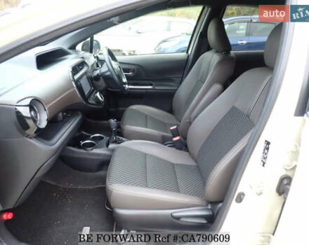 Бежевый Тойота Aqua, объемом двигателя 1.5 л и пробегом 73 тыс. км за 12900 $, фото 12 на Automoto.ua