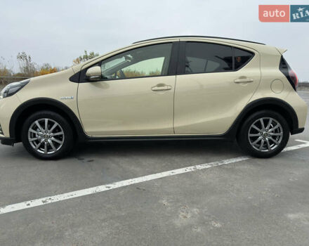 Бежевий Тойота Aqua, об'ємом двигуна 1.5 л та пробігом 72 тис. км за 14950 $, фото 25 на Automoto.ua