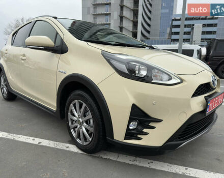 Бежевий Тойота Aqua, об'ємом двигуна 1.5 л та пробігом 72 тис. км за 14950 $, фото 1 на Automoto.ua