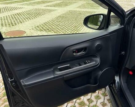 Черный Тойота Aqua, объемом двигателя 1.5 л и пробегом 67 тыс. км за 13900 $, фото 19 на Automoto.ua