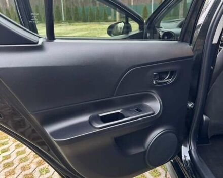 Черный Тойота Aqua, объемом двигателя 1.5 л и пробегом 67 тыс. км за 13900 $, фото 18 на Automoto.ua