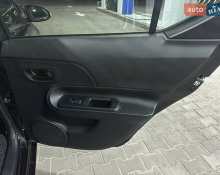 Черный Тойота Aqua, объемом двигателя 1.5 л и пробегом 135 тыс. км за 12800 $, фото 45 на Automoto.ua