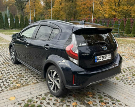 Черный Тойота Aqua, объемом двигателя 1.5 л и пробегом 63 тыс. км за 14200 $, фото 3 на Automoto.ua