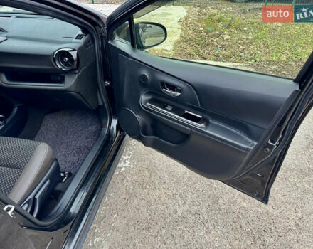 Чорний Тойота Aqua, об'ємом двигуна 1.5 л та пробігом 74 тис. км за 13999 $, фото 38 на Automoto.ua