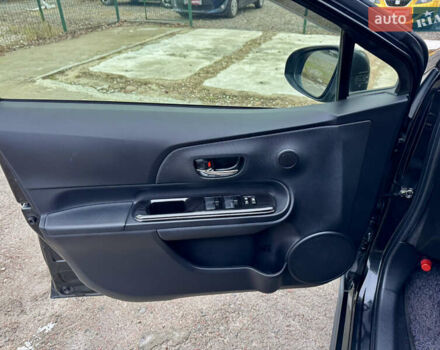Чорний Тойота Aqua, об'ємом двигуна 1.5 л та пробігом 74 тис. км за 13999 $, фото 27 на Automoto.ua