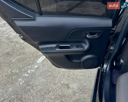 Чорний Тойота Aqua, об'ємом двигуна 1.5 л та пробігом 74 тис. км за 13999 $, фото 31 на Automoto.ua