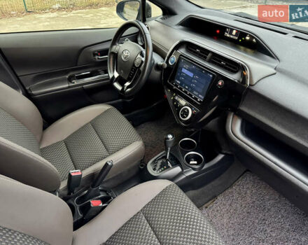 Чорний Тойота Aqua, об'ємом двигуна 1.5 л та пробігом 74 тис. км за 13999 $, фото 40 на Automoto.ua