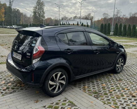 Черный Тойота Aqua, объемом двигателя 1.5 л и пробегом 63 тыс. км за 14200 $, фото 6 на Automoto.ua