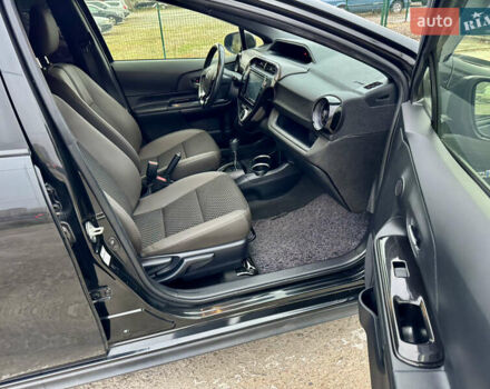 Чорний Тойота Aqua, об'ємом двигуна 1.5 л та пробігом 74 тис. км за 13999 $, фото 12 на Automoto.ua