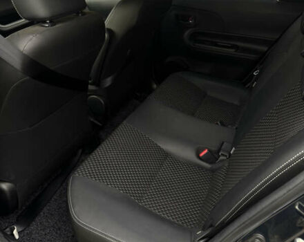 Черный Тойота Aqua, объемом двигателя 1.5 л и пробегом 63 тыс. км за 14200 $, фото 12 на Automoto.ua