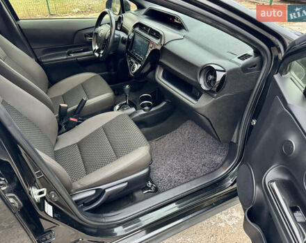 Чорний Тойота Aqua, об'ємом двигуна 1.5 л та пробігом 74 тис. км за 13999 $, фото 41 на Automoto.ua