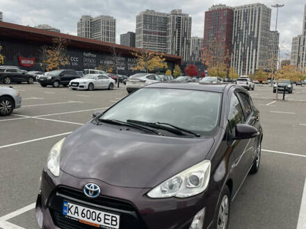 Тойота Aqua 2015 в Киеве на Automoto.ua Фиолетовый Тойота Aqua, объемом двигателя 1.5 л и пробегом 83 тыс. км за 11900 $, фото 1 на Automoto.ua