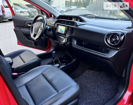 Красный Тойота Aqua, объемом двигателя 1.5 л и пробегом 68 тыс. км за 12300 $, фото 35 на Automoto.ua