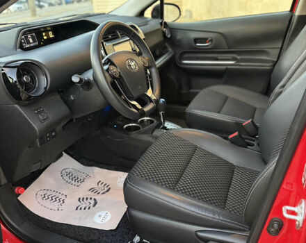 Тойота Aqua 2017 в Одессе на Automoto.ua Красный Тойота Aqua, объемом двигателя 1.5 л и пробегом 80 тыс. км за 13600 $, фото 81 на Automoto.ua