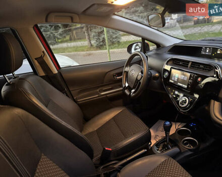 Тойота Aqua 2017 в Одессе на Automoto.ua Красный Тойота Aqua, объемом двигателя 1.5 л и пробегом 80 тыс. км за 13600 $, фото 65 на Automoto.ua