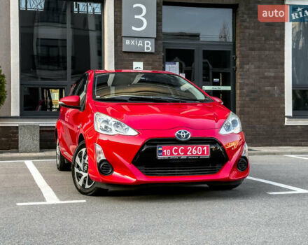 Червоний Тойота Aqua, об'ємом двигуна 1.5 л та пробігом 71 тис. км за 11200 $, фото 1 на Automoto.ua