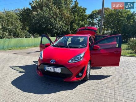 Красный Тойота Aqua, объемом двигателя 1.5 л и пробегом 94 тыс. км за 12500 $, фото 1 на Automoto.ua