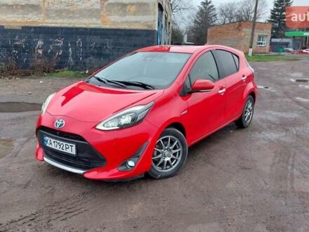 Красный Тойота Aqua, объемом двигателя 1.5 л и пробегом 56 тыс. км за 13300 $, фото 1 на Automoto.ua