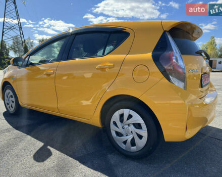 Желтый Тойота Aqua, объемом двигателя 1.5 л и пробегом 82 тыс. км за 13800 $, фото 3 на Automoto.ua