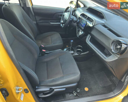 Желтый Тойота Aqua, объемом двигателя 1.5 л и пробегом 82 тыс. км за 13800 $, фото 28 на Automoto.ua