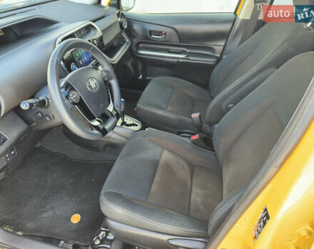 Желтый Тойота Aqua, объемом двигателя 1.5 л и пробегом 82 тыс. км за 13800 $, фото 21 на Automoto.ua