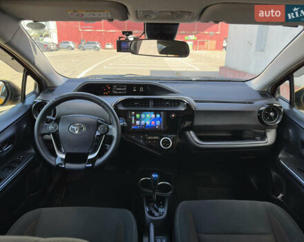 Желтый Тойота Aqua, объемом двигателя 1.5 л и пробегом 82 тыс. км за 13800 $, фото 31 на Automoto.ua