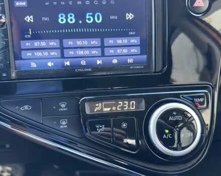 Желтый Тойота Aqua, объемом двигателя 1.5 л и пробегом 82 тыс. км за 13800 $, фото 10 на Automoto.ua