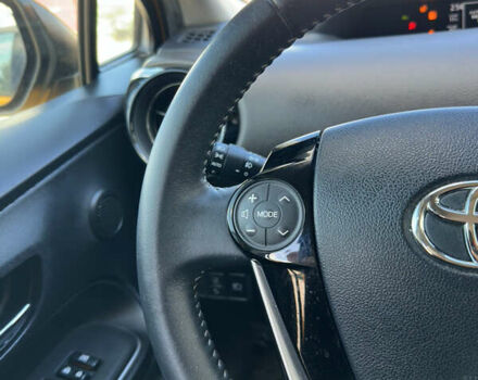 Желтый Тойота Aqua, объемом двигателя 1.5 л и пробегом 82 тыс. км за 13800 $, фото 34 на Automoto.ua