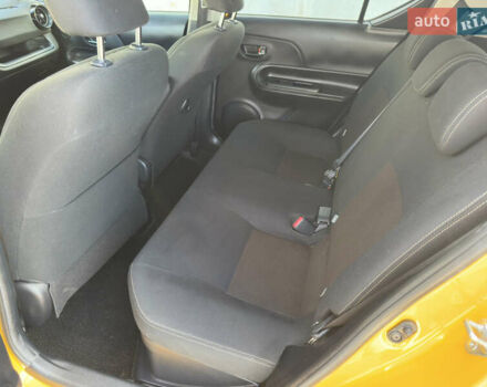 Желтый Тойота Aqua, объемом двигателя 1.5 л и пробегом 82 тыс. км за 13800 $, фото 23 на Automoto.ua