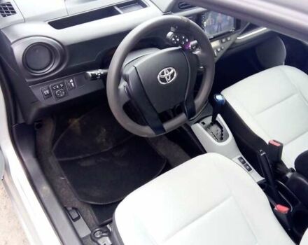 Серый Тойота Aqua, объемом двигателя 1.5 л и пробегом 117 тыс. км за 8000 $, фото 3 на Automoto.ua