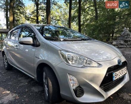 Серый Тойота Aqua, объемом двигателя 1.5 л и пробегом 148 тыс. км за 10500 $, фото 1 на Automoto.ua