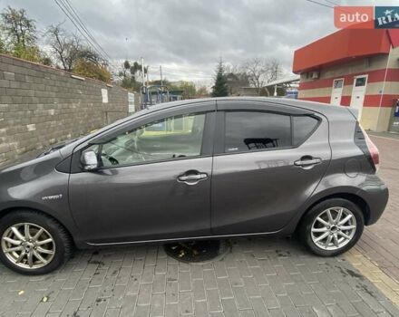 Серый Тойота Aqua, объемом двигателя 1.5 л и пробегом 107 тыс. км за 12100 $, фото 2 на Automoto.ua