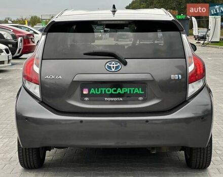 Серый Тойота Aqua, объемом двигателя 1.5 л и пробегом 94 тыс. км за 12990 $, фото 7 на Automoto.ua