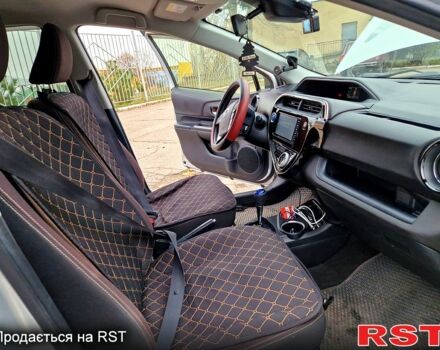 Серый Тойота Aqua, объемом двигателя 1.5 л и пробегом 88 тыс. км за 12500 $, фото 12 на Automoto.ua