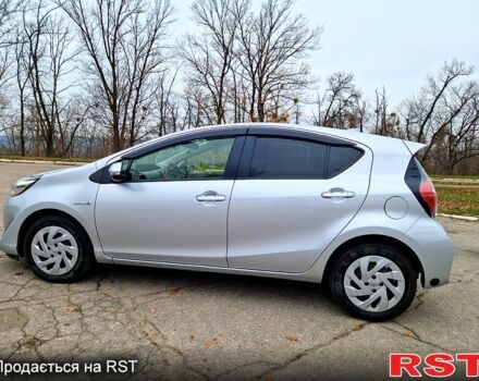 Серый Тойота Aqua, объемом двигателя 1.5 л и пробегом 88 тыс. км за 12500 $, фото 3 на Automoto.ua