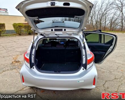 Серый Тойота Aqua, объемом двигателя 1.5 л и пробегом 88 тыс. км за 12500 $, фото 9 на Automoto.ua