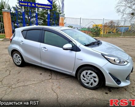 Серый Тойота Aqua, объемом двигателя 1.5 л и пробегом 88 тыс. км за 12500 $, фото 7 на Automoto.ua