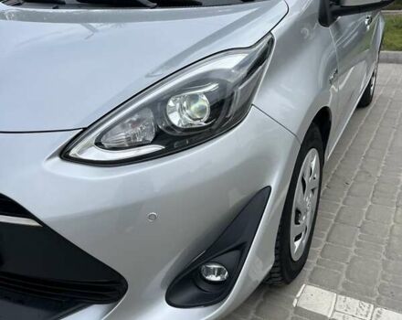 Сірий Тойота Aqua, об'ємом двигуна 1.5 л та пробігом 72 тис. км за 12500 $, фото 1 на Automoto.ua