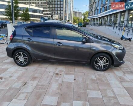 Сірий Тойота Aqua, об'ємом двигуна 1.5 л та пробігом 69 тис. км за 12700 $, фото 6 на Automoto.ua