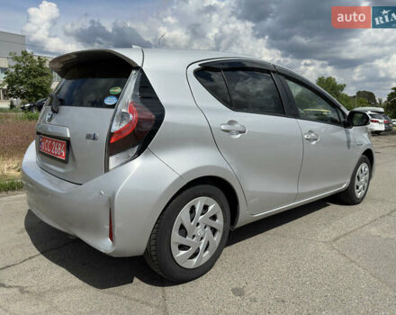 Сірий Тойота Aqua, об'ємом двигуна 1.5 л та пробігом 96 тис. км за 11700 $, фото 3 на Automoto.ua