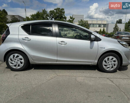 Сірий Тойота Aqua, об'ємом двигуна 1.5 л та пробігом 96 тис. км за 11700 $, фото 2 на Automoto.ua