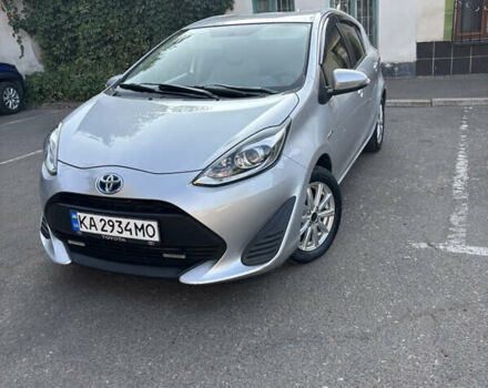 Серый Тойота Aqua, объемом двигателя 1.5 л и пробегом 88 тыс. км за 11400 $, фото 1 на Automoto.ua