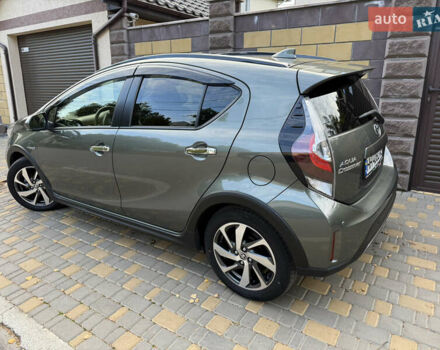 Серый Тойота Aqua, объемом двигателя 1.5 л и пробегом 57 тыс. км за 14900 $, фото 2 на Automoto.ua