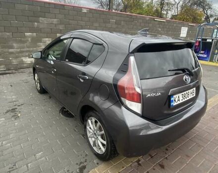 Серый Тойота Aqua, объемом двигателя 1.5 л и пробегом 107 тыс. км за 12100 $, фото 1 на Automoto.ua