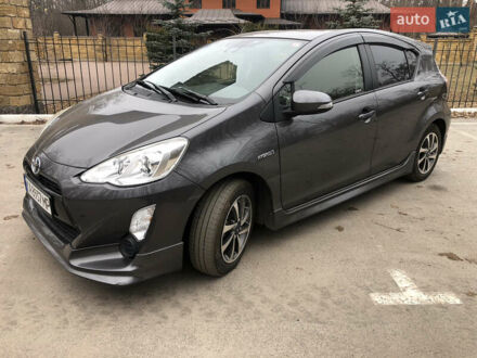 Сірий Тойота Aqua, об'ємом двигуна 1.5 л та пробігом 64 тис. км за 13500 $, фото 1 на Automoto.ua