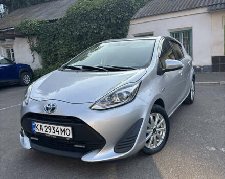Серый Тойота Aqua, объемом двигателя 1.5 л и пробегом 88 тыс. км за 11400 $, фото 1 на Automoto.ua