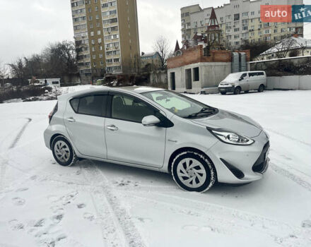 Сірий Тойота Aqua, об'ємом двигуна 1.5 л та пробігом 110 тис. км за 13200 $, фото 1 на Automoto.ua