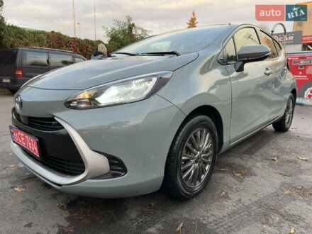 Сірий Тойота Aqua, об'ємом двигуна 1.5 л та пробігом 58 тис. км за 18900 $, фото 1 на Automoto.ua