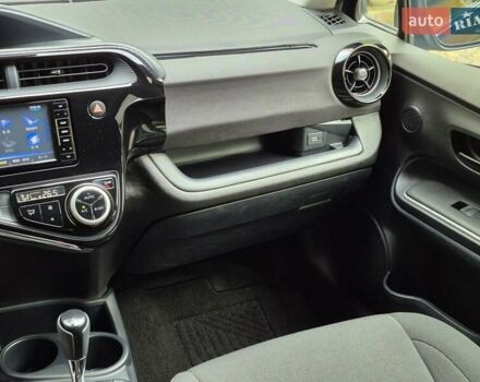 Синий Тойота Aqua, объемом двигателя 1.5 л и пробегом 76 тыс. км за 12799 $, фото 43 на Automoto.ua