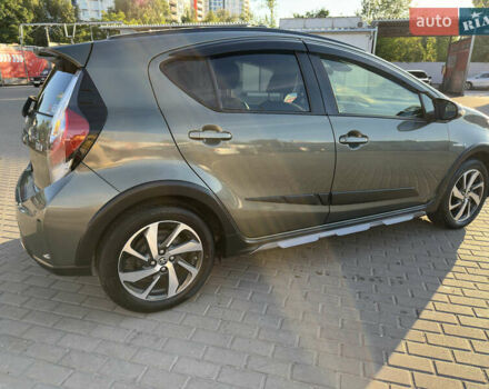 Зелений Тойота Aqua, об'ємом двигуна 1.5 л та пробігом 62 тис. км за 14950 $, фото 5 на Automoto.ua